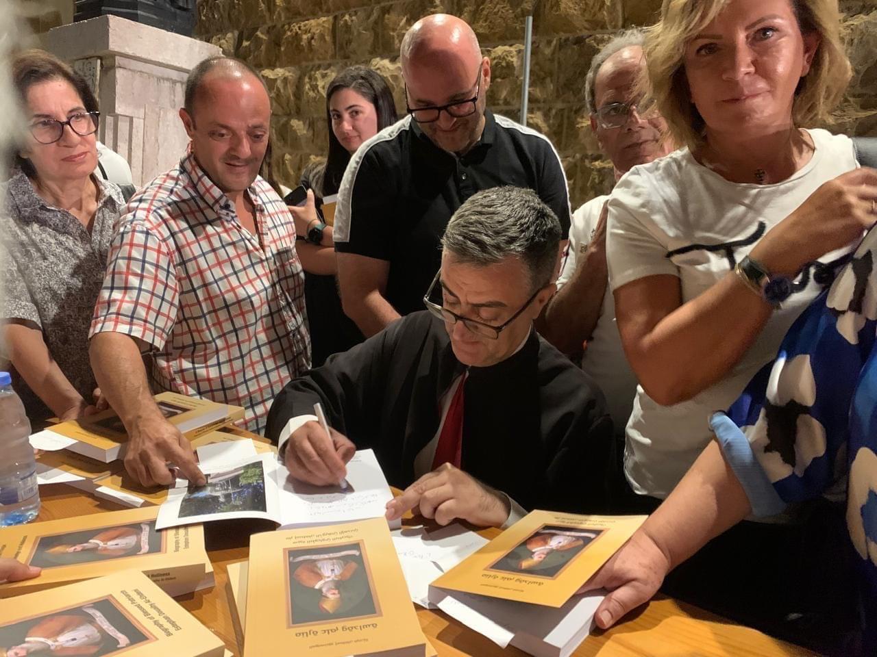 بالصور- الاستعدادات الإهدنية تسابق موعد تطويب الدويهي غدا... تمثال لمؤسسي الرهبانيات وقداسا شكر